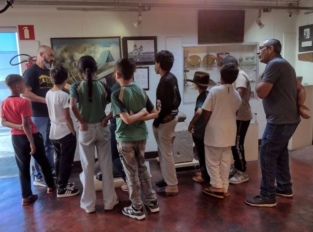 api-modulos/fotos/img/galeria_cat_culturais_493/493/13862/VISITA GUIADA, POR GUSTAVO, ESCOLA MUNICIPAL MARECHAL DEODORO - MEIRELES, PROF. JOÃO LEONARDO, 18.09.2026 (4).jpg